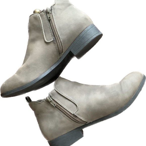 American Rag Shoes - AMERICAN RAG Taupe Brown Suede ADESYRE ANKLE BOOTS Bootie 1" Heel
Women's Sz 8M